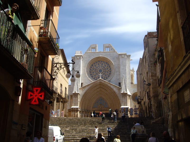 Walking Tarragona Old Town from the cruise port
